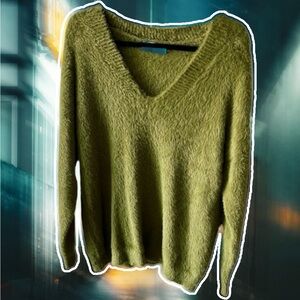 DOUBLE ZERO Olive Green Fuzzy Oversized V-Neck Sweater size S M